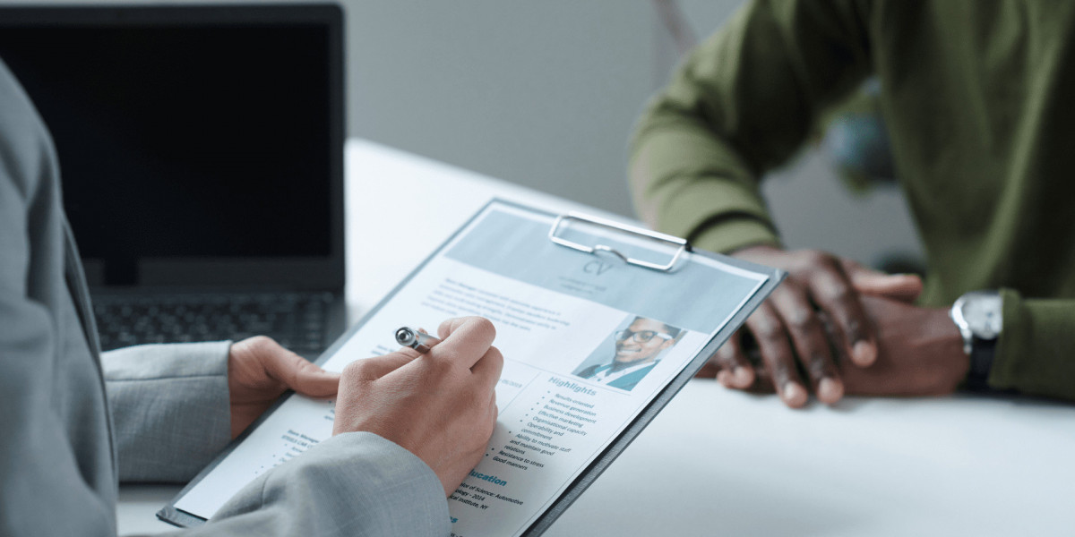How to Create a Perfect CV Tailored to the UAE Job Market