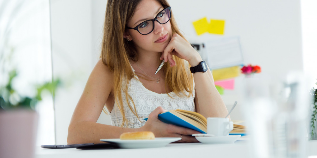 Why Do Students Seek English Assignment Help for Top Grades?